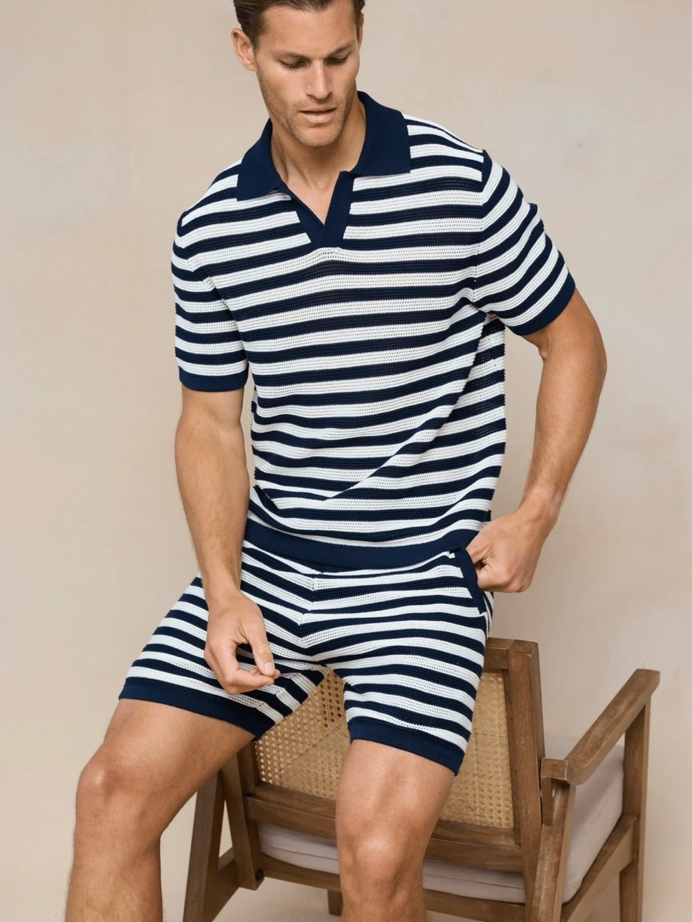 Raith Striped sz Med Shorts Navy and White